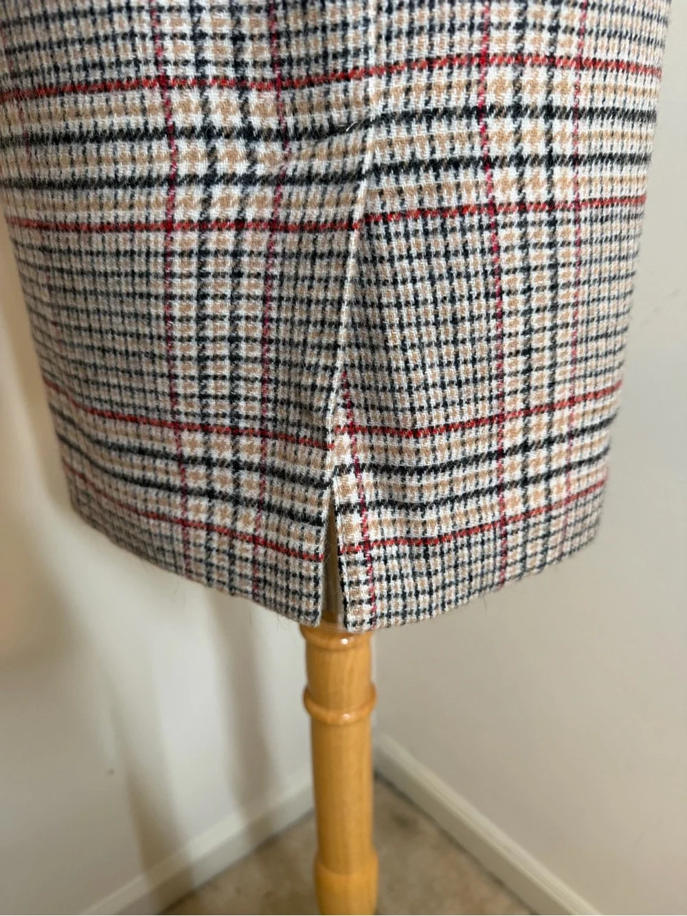 Talbots Petites Beige Plaid Knee Length -SZ 8P- Vented Lined Pencil Skirt